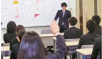 さまざまな学校現場で教員の仕事を疑似体験イメージ